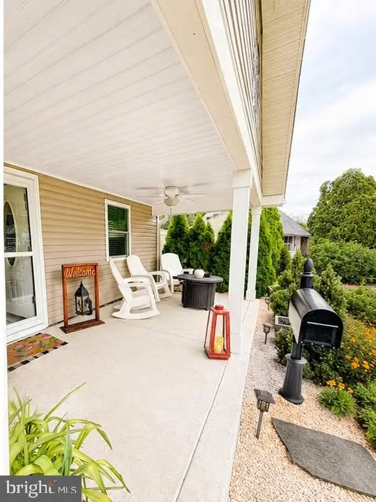 61 Begonia Ln, Levittown, PA 19054 - #3