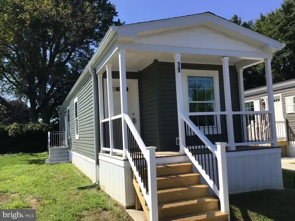 19 Kennedy Dr, FAIRLESS HILLS, PA 19030