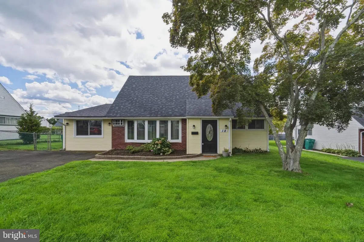 18 Tinder Rd, Levittown, PA 19056 - #1
