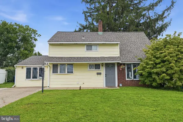 52 Robin Hill Ln, LEVITTOWN, PA 19055