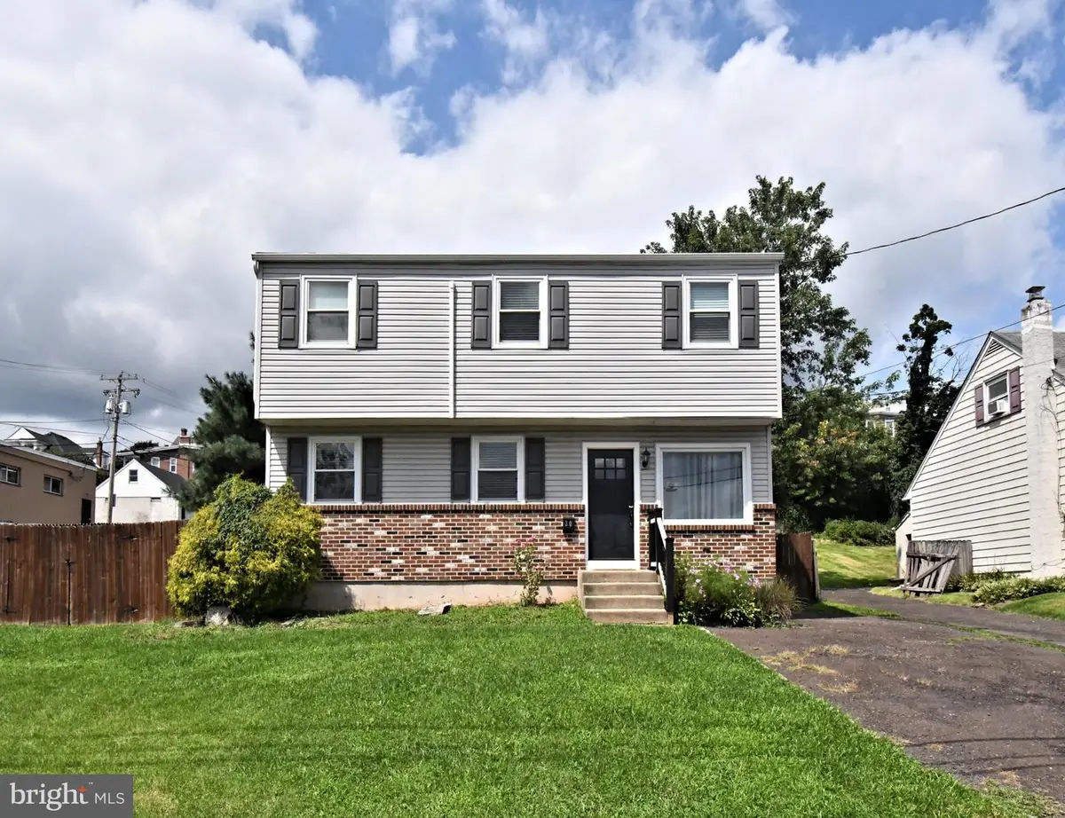 30 S 2nd St, Perkasie, PA 18944 - #1