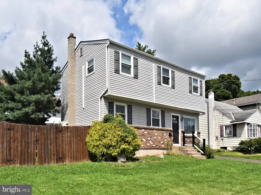 30 S 2nd St, Perkasie, PA 18944 - #2
