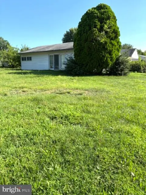 20 Schoolhouse Ln, Levittown, PA 19055 - #1