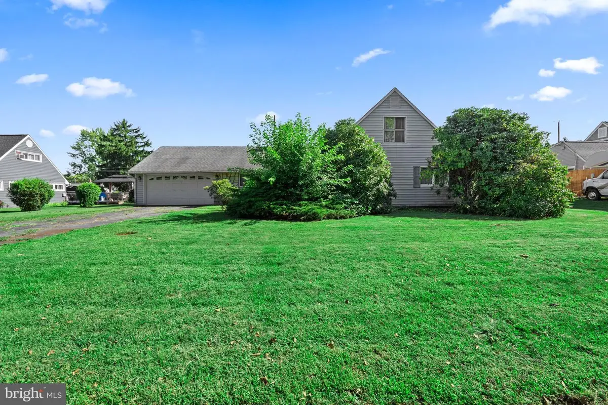 36 Shadywood Rd, Levittown, PA 19056 - #1