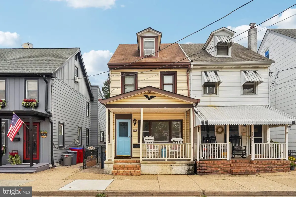 209 Lafayette St, Bristol, PA 19007 - #1