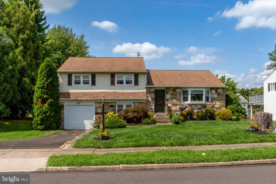 1212 Dahlia Rd, Warminster, PA 18974 - #2