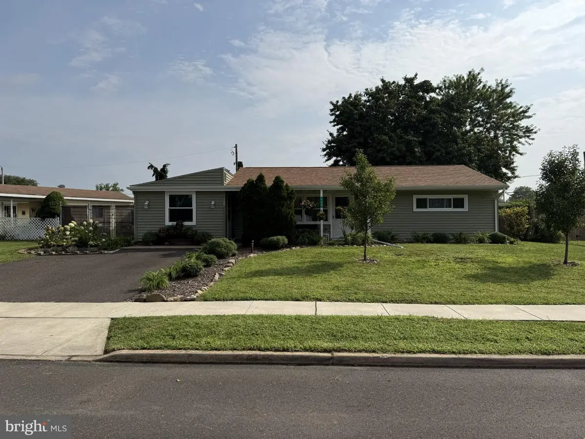 129 Dogwood Dr, Levittown, PA 19055 - #1