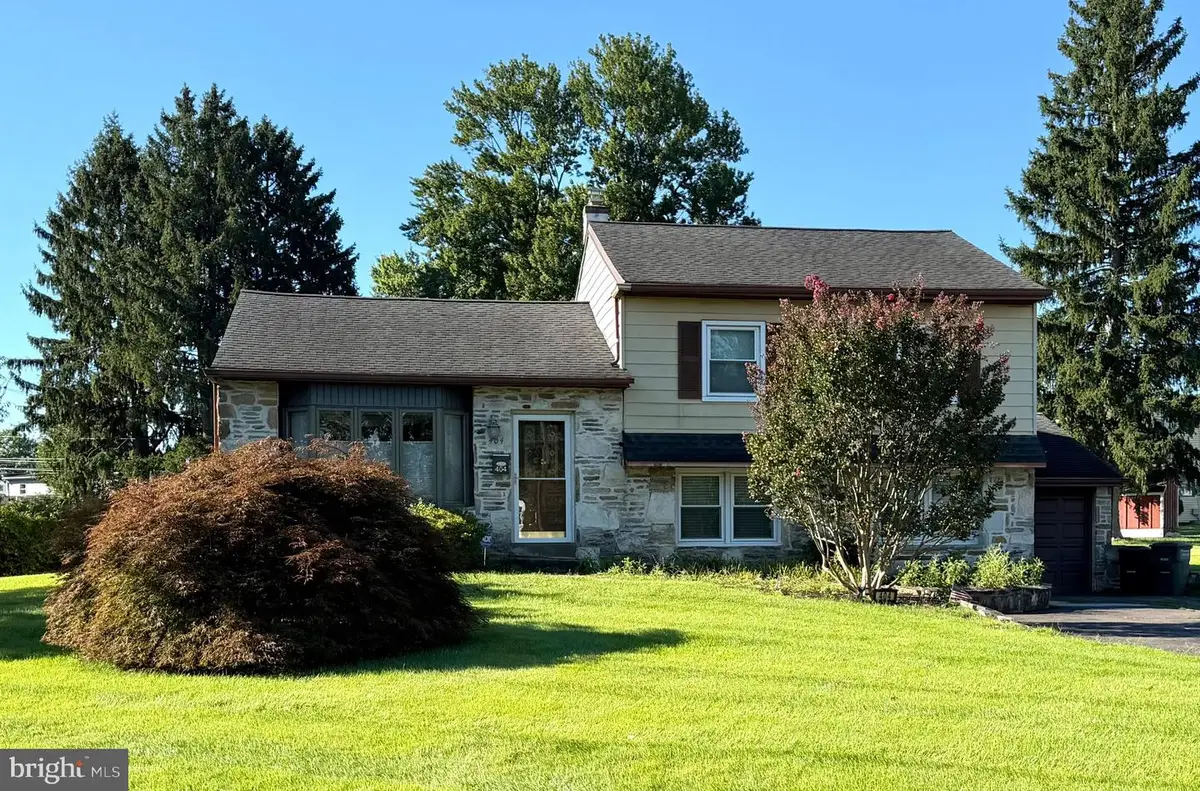 404 Shallcross Rd, Southampton, PA 18966 - #1