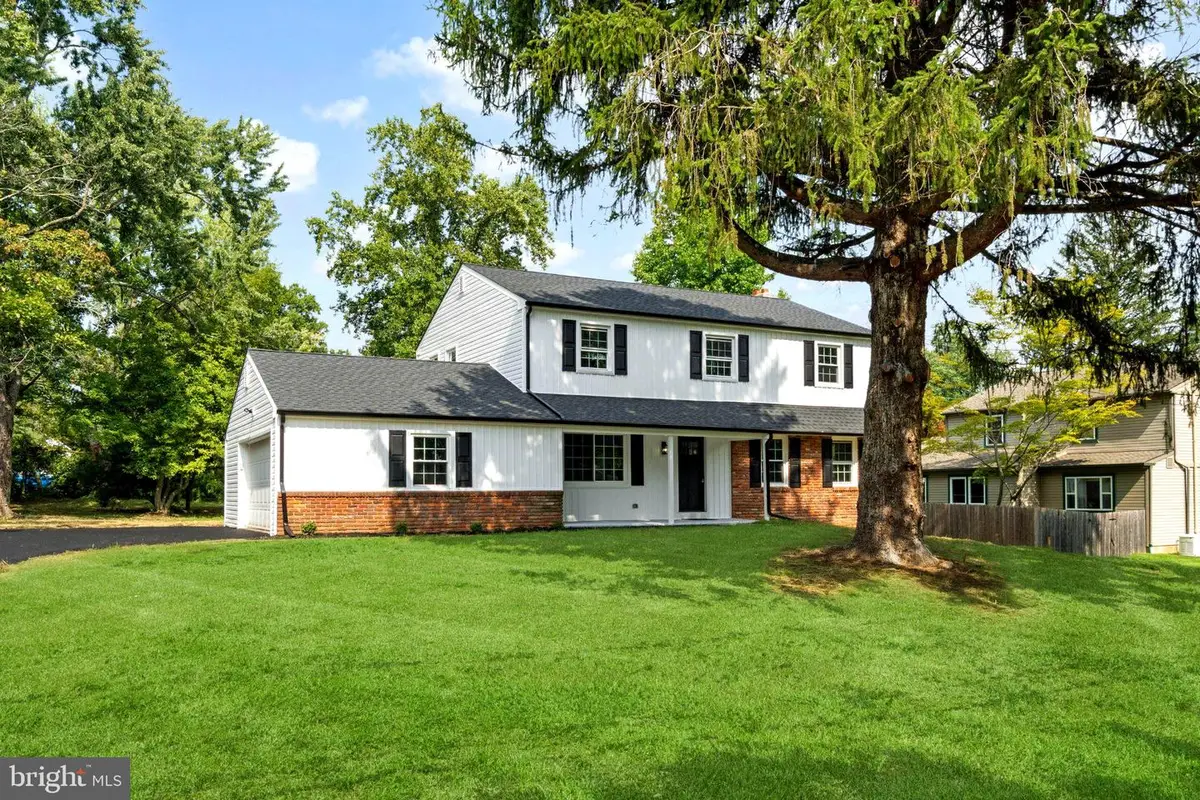 5 Walnut Ln, Doylestown, PA 18901 - #1