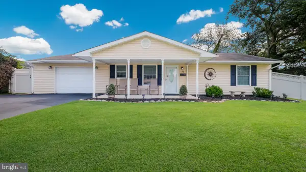 34 Maple Ln, LEVITTOWN, PA 19054