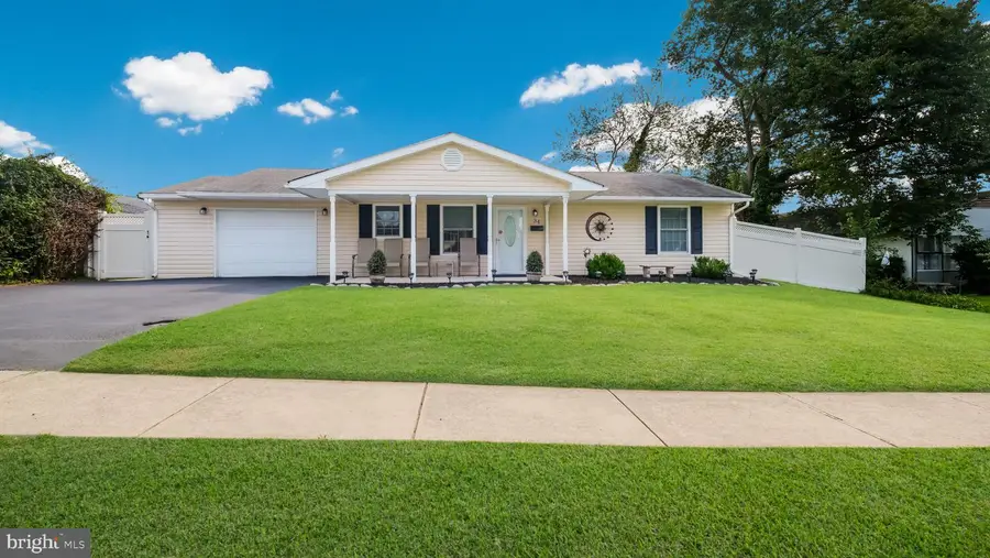 34 Maple Ln, Levittown, PA 19054 - #2