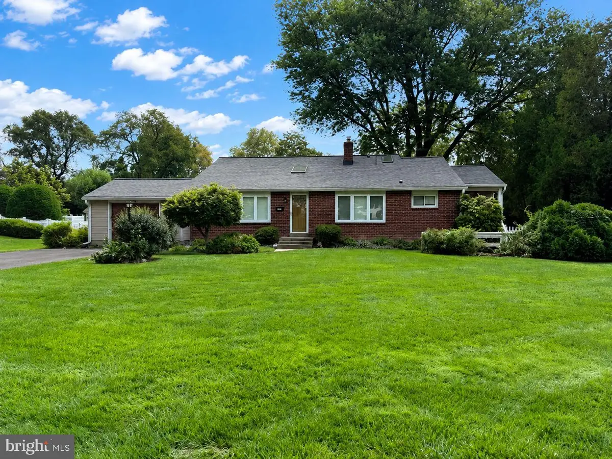 350 Summit Ave, Langhorne, PA 19047 - #1