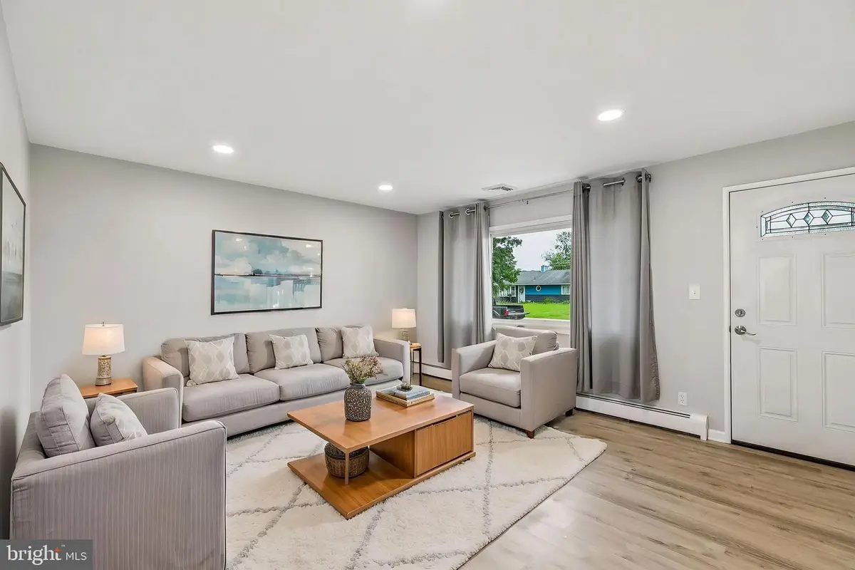 723 Auburn Rd, Fairless Hills, PA 19030 - #1