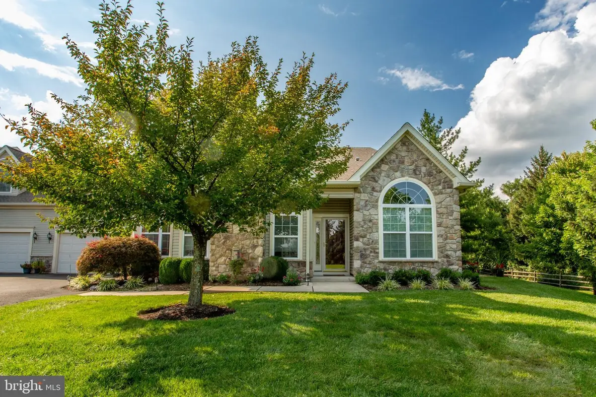 14 Five Ponds Cir, Warminster, PA 18974 - #1