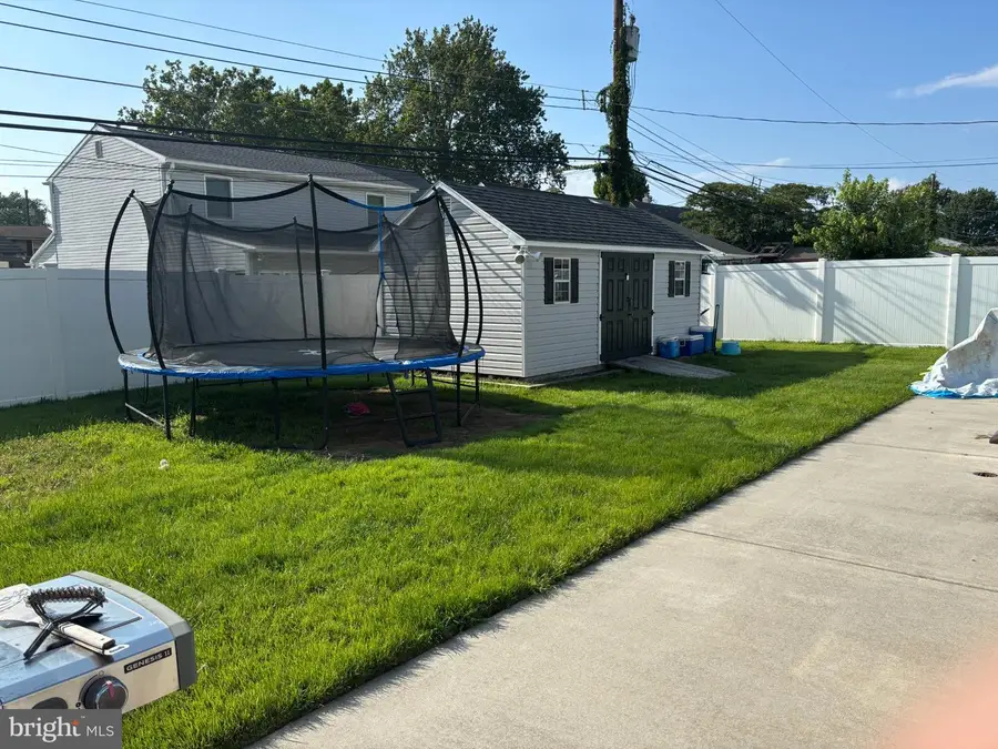 41 Neptune Ln, Levittown, PA 19054 - #2