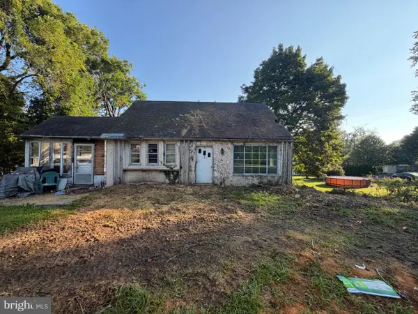 109 County Line Rd, FEASTERVILLE-TREVOSE, PA 19053