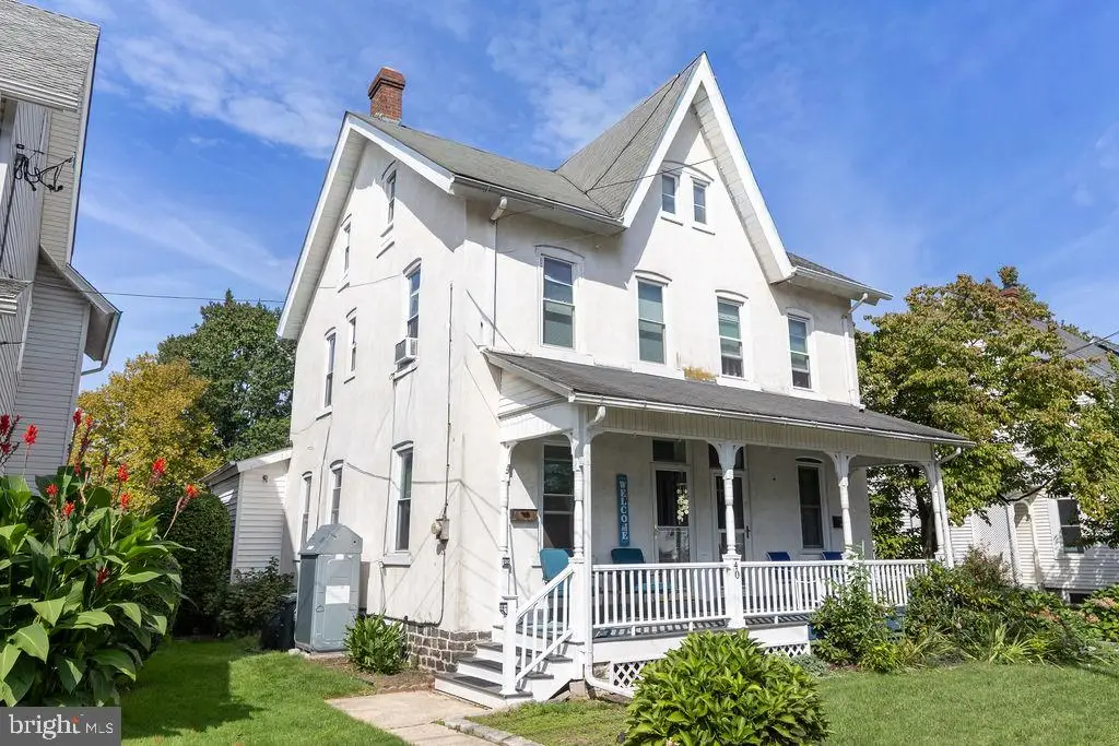 40 S 11th St, Quakertown, PA 18951 - #1