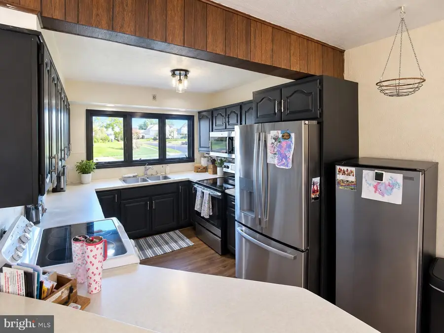 223 Indian Creek Dr, Levittown, PA 19057 - #2