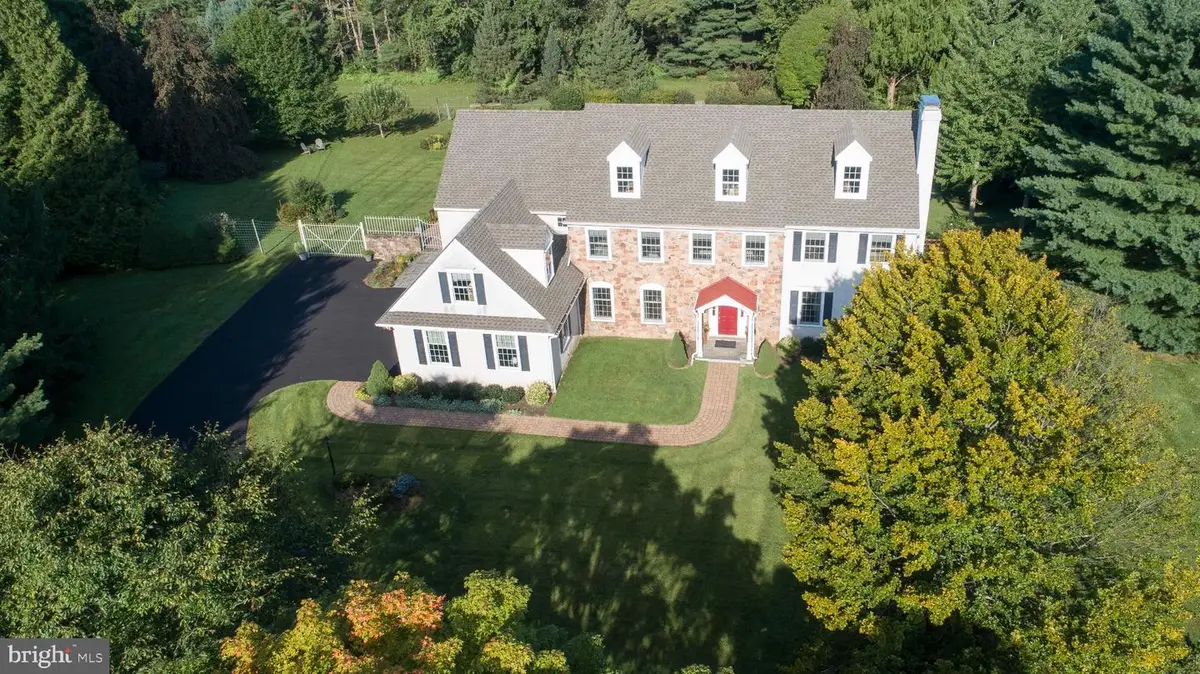 13 Crestwood Cir, New Hope, PA 18938 - #1