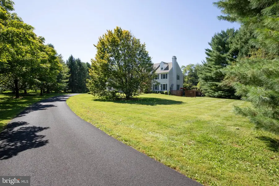 13 Crestwood Cir, New Hope, PA 18938 - #2
