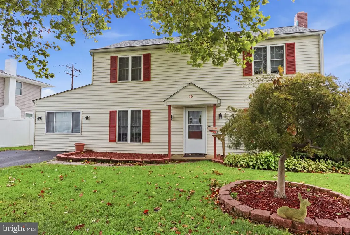 16 Tweed Rd, Levittown, PA 19056 - #1