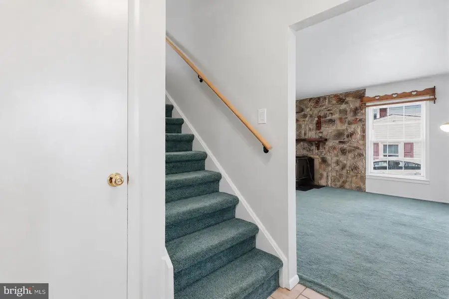 16 Tweed Rd, Levittown, PA 19056 - #2