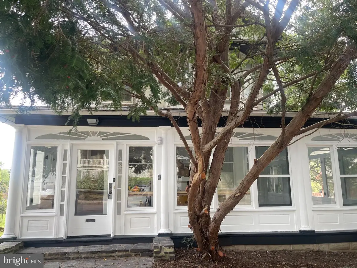 140 E Walnut St, Sellersville, PA 18960 - #1