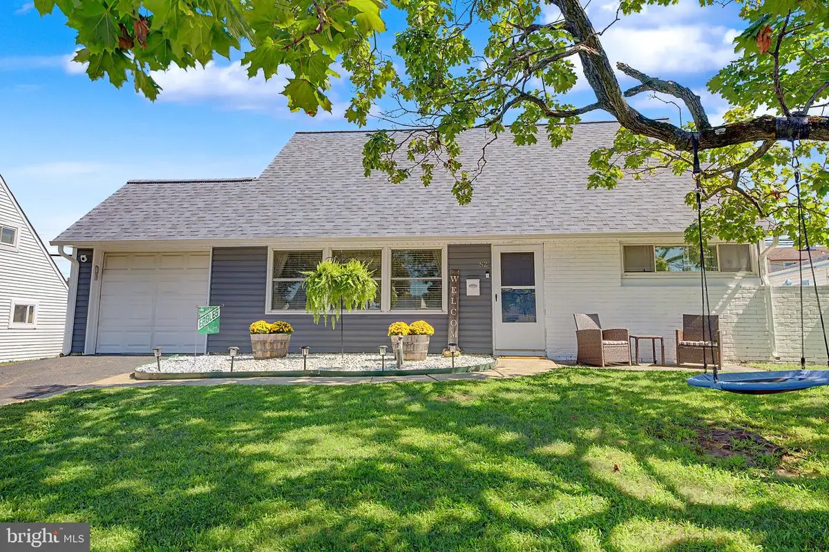 82 Kraft Ln, Levittown, PA 19055 - #1