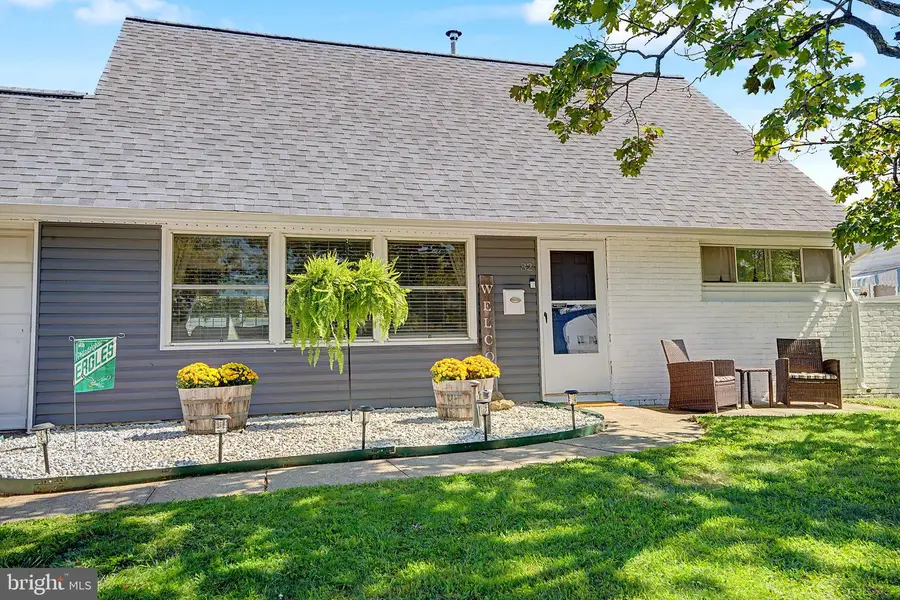 82 Kraft Ln, Levittown, PA 19055 - #2