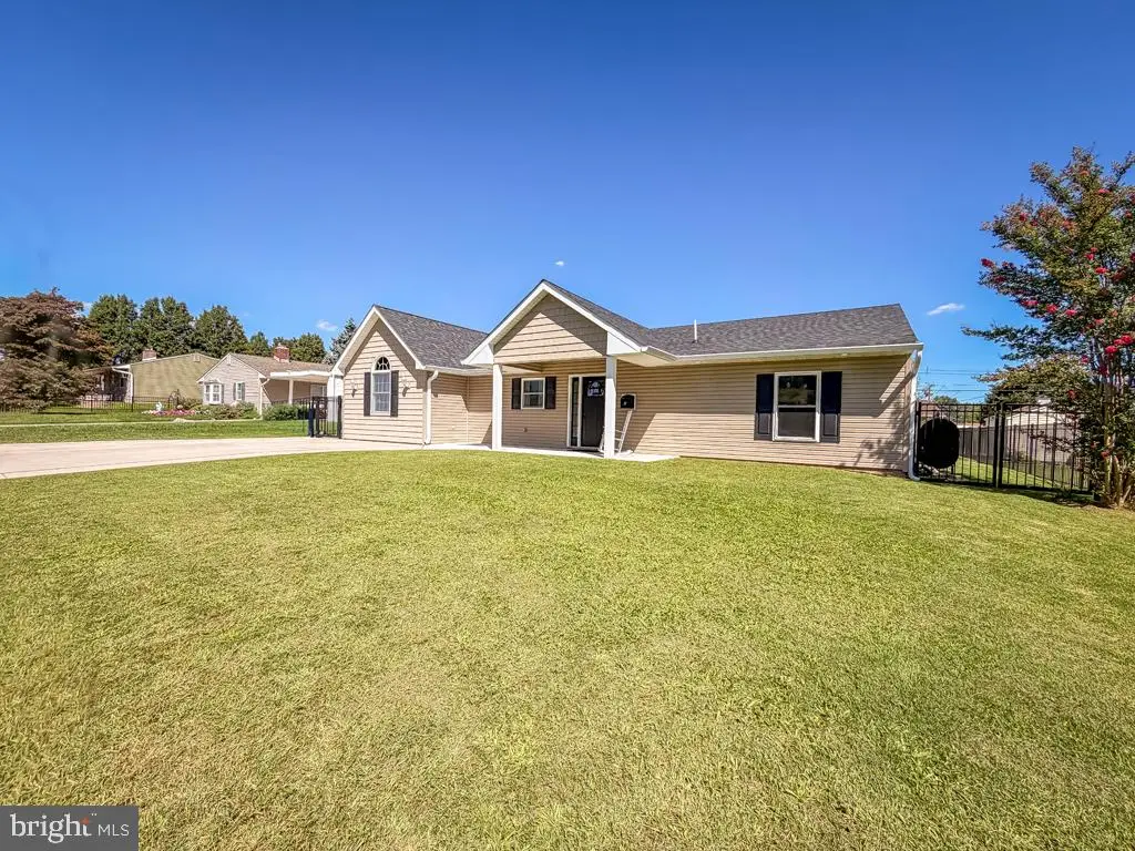 27 Violetwood Dr, Levittown, PA 19057 - #1