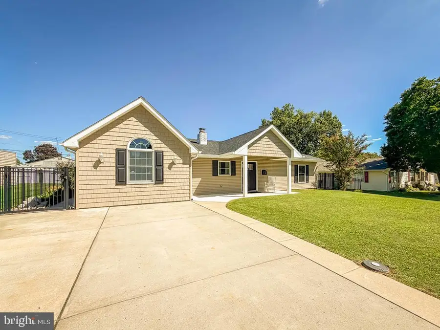 27 Violetwood Dr, Levittown, PA 19057 - #2