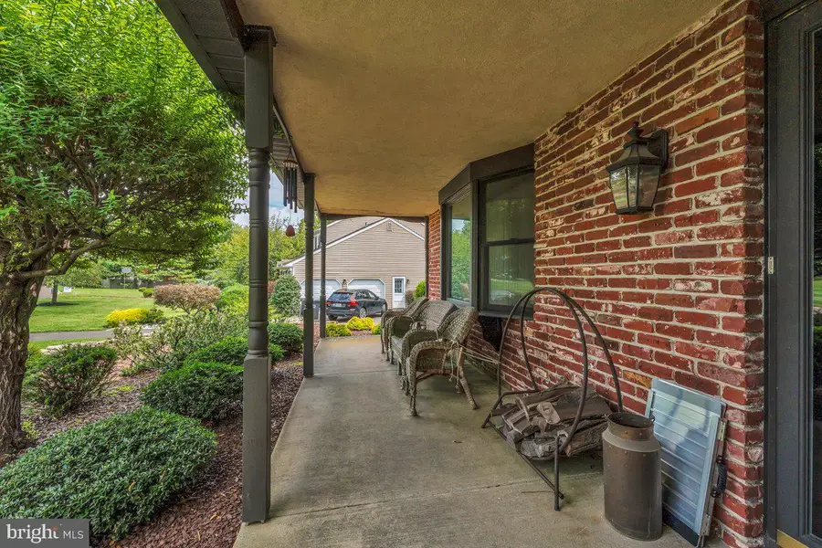 52 Meer Dr, Feasterville Trevose, PA 19053 - #3
