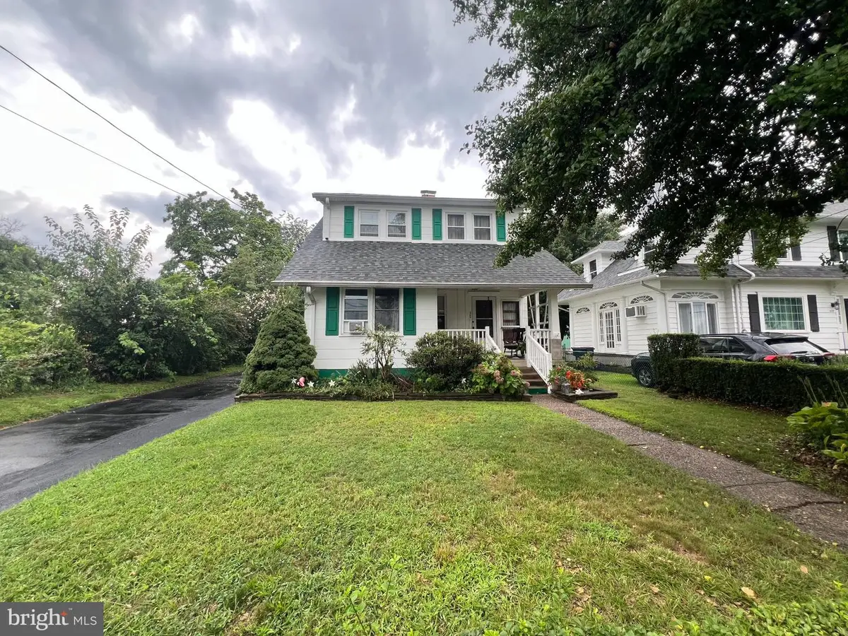 209 Main St, Tullytown, PA 19007 - #1