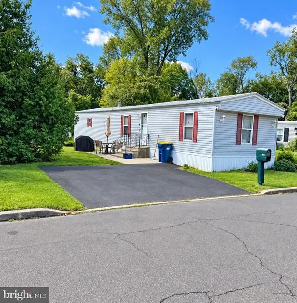 9911 Lindley Dr, MORRISVILLE, PA 19067