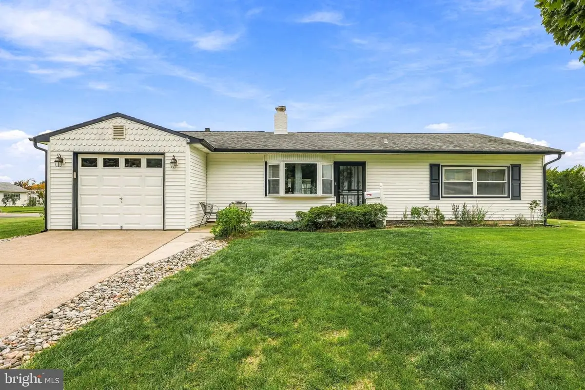 36 Sunset Ln, Levittown, PA 19055 - #1