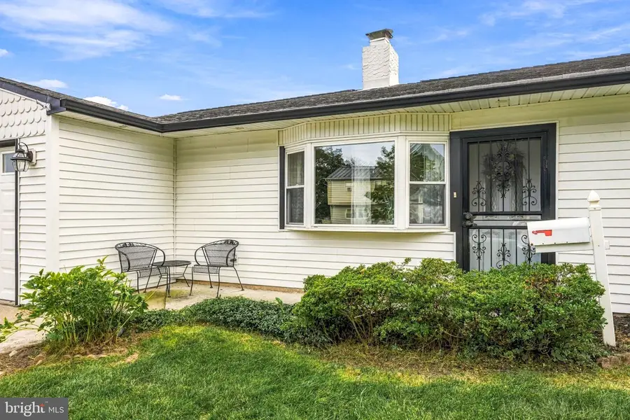 36 Sunset Ln, Levittown, PA 19055 - #2