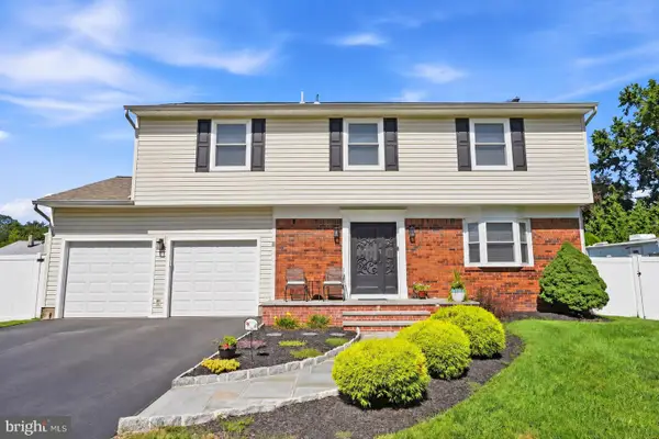 8 Nancia Dr, FALLSINGTON, PA 19054