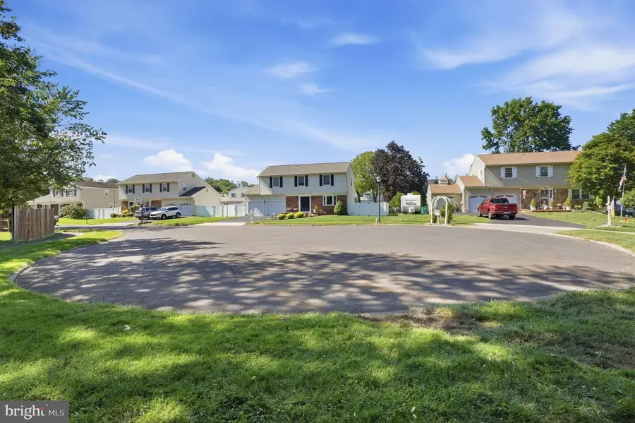8 Nancia Ct, Fallsington, PA 19054 - #3