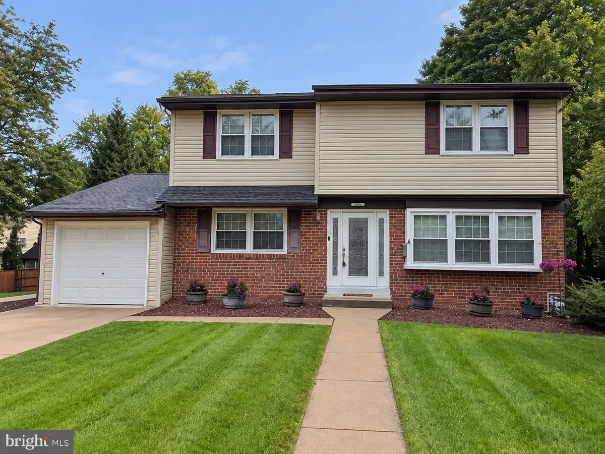 685 Arbor Ln, Warminster, PA 18974 - #1