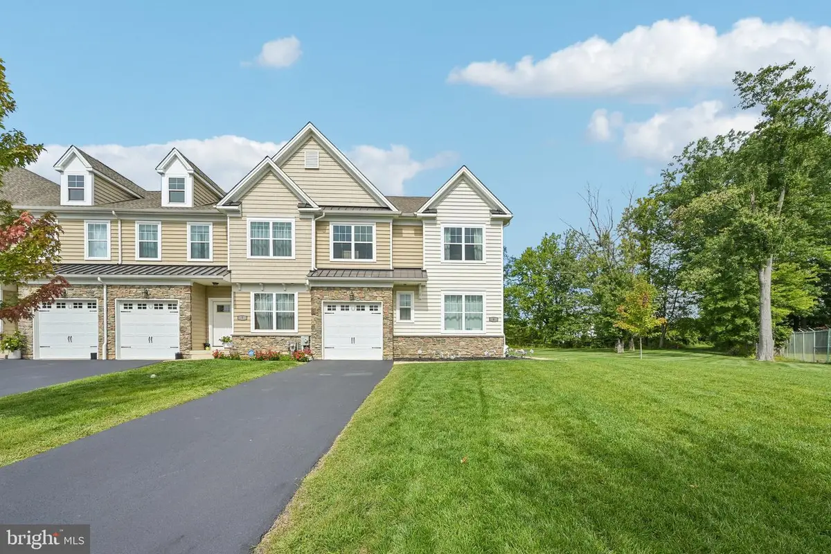 8 Ella Cir, Huntingdon Valley, PA 19006 - #1
