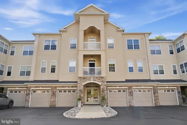 2 Falcon Dr #301, HOLLAND, PA 18966