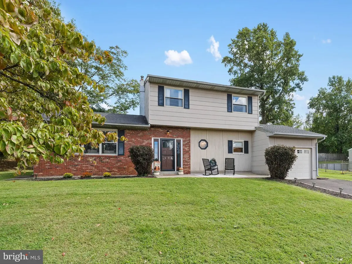 2051 Roselyn Dr, Feasterville Trevose, PA 19053 - #1