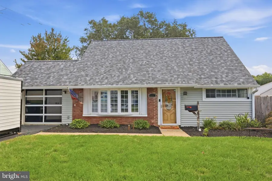 292 Indian Creek Dr, Levittown, PA 19057 - #2