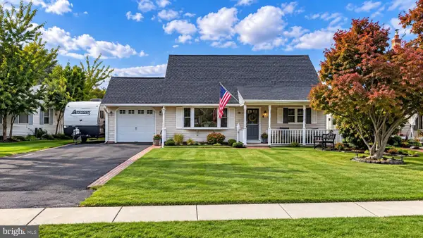 204 Elderberry Dr, LEVITTOWN, PA 19054
