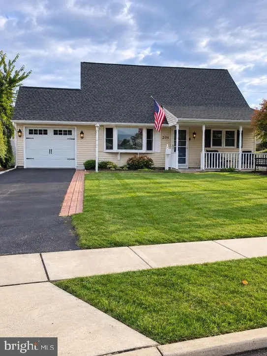 204 Elderberry Dr, Levittown, PA 19054 - #2