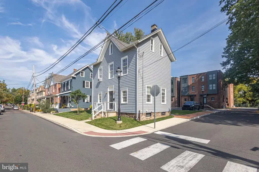 211 Court St, Newtown, PA 18940 - #2