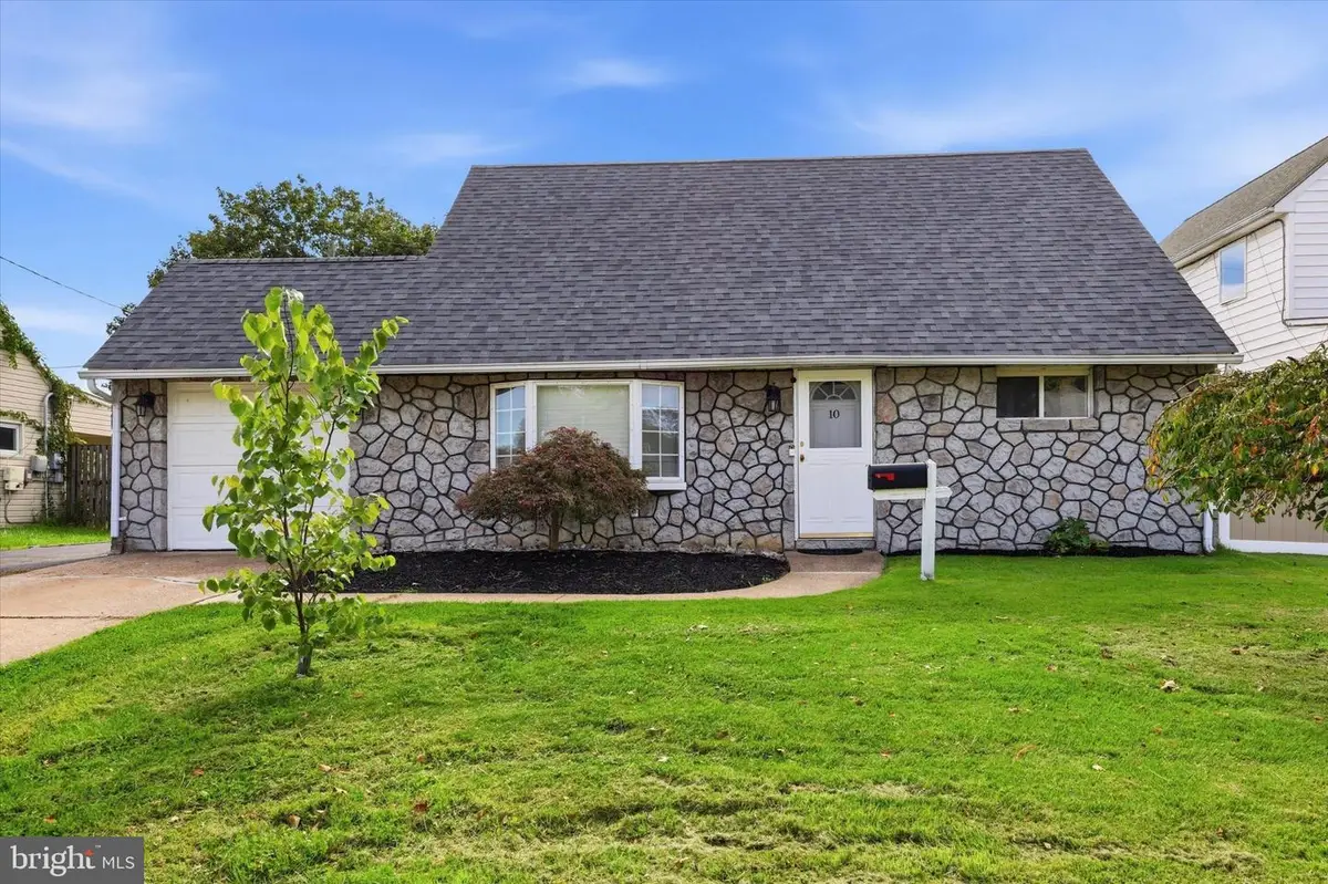 10 East Ln, Levittown, PA 19054 - #1