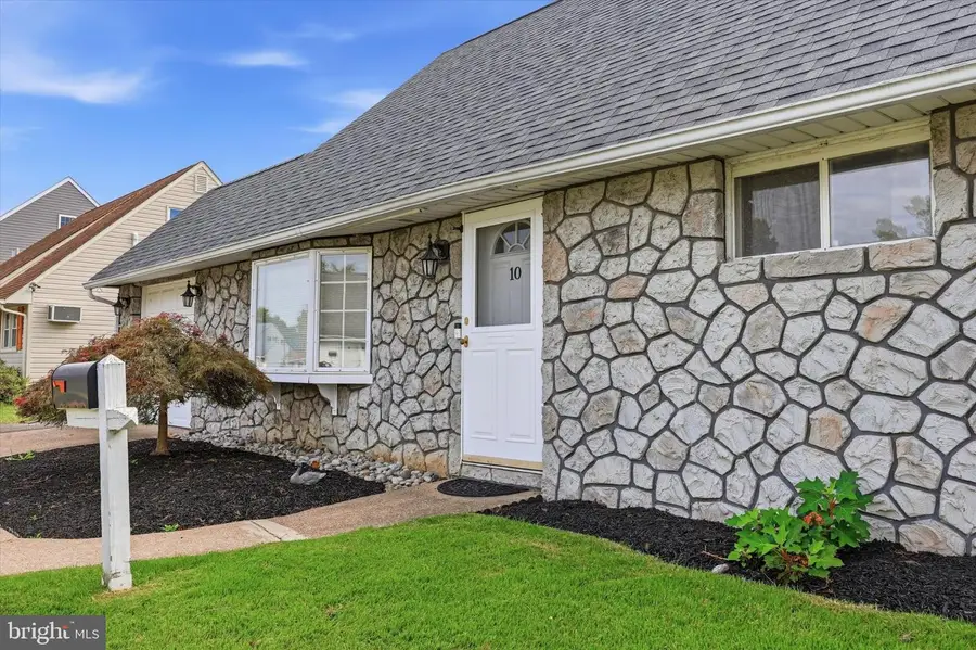 10 East Ln, Levittown, PA 19054 - #3
