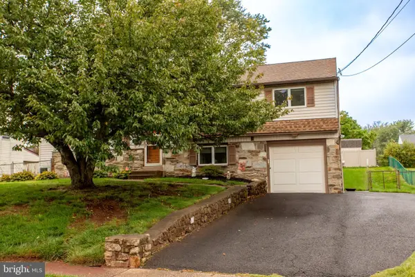 995 Hilltop Rd, WARMINSTER, PA 18974