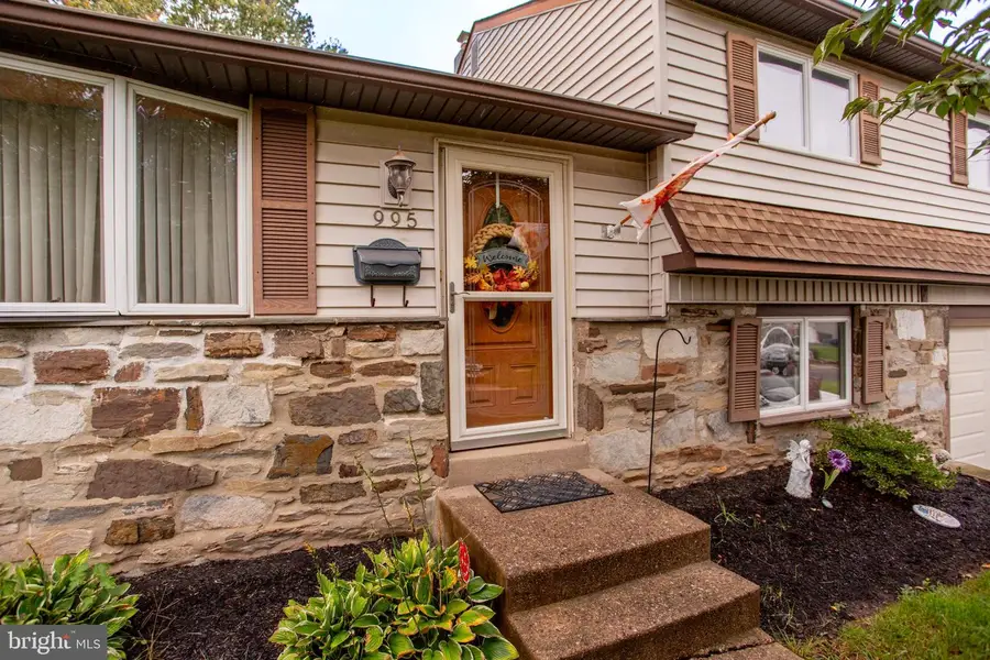 995 Hilltop Rd, Warminster, PA 18974 - #2